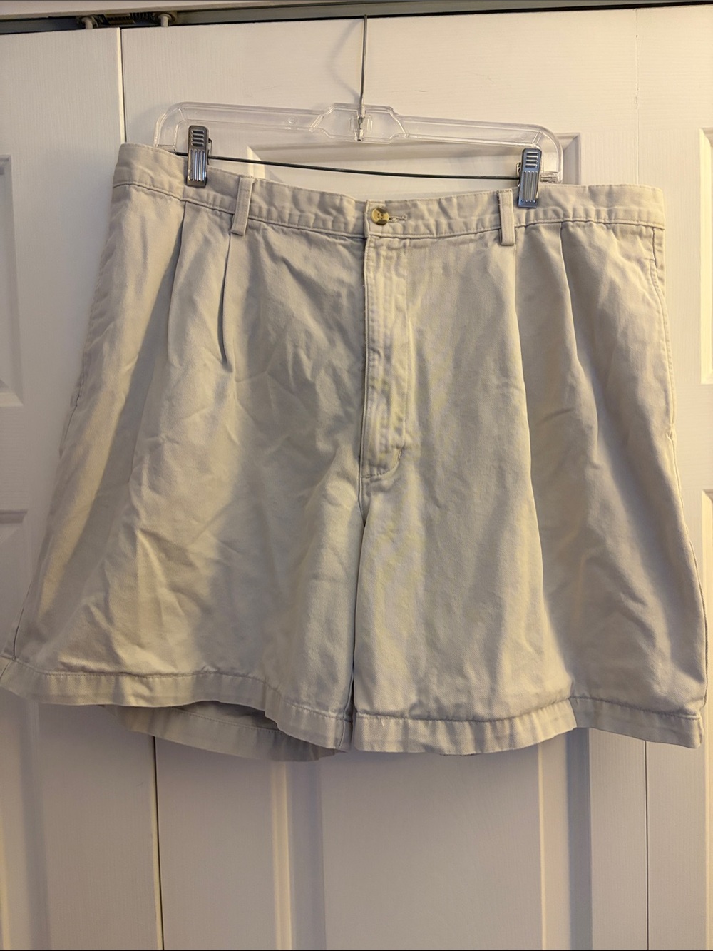 Izod Men's Cream Pleated-Front Shorts